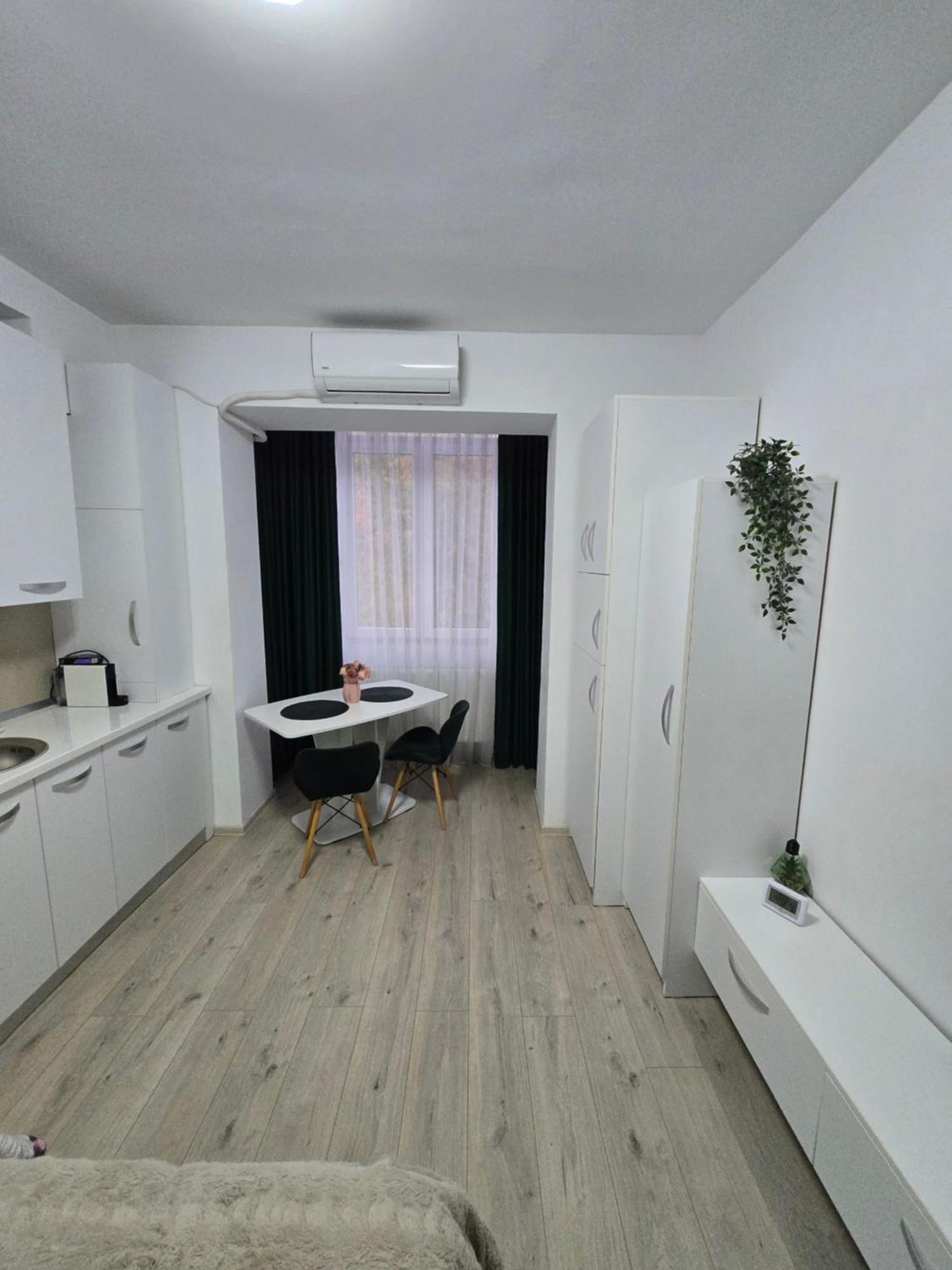Gda Studio Onesti Exteriör bild